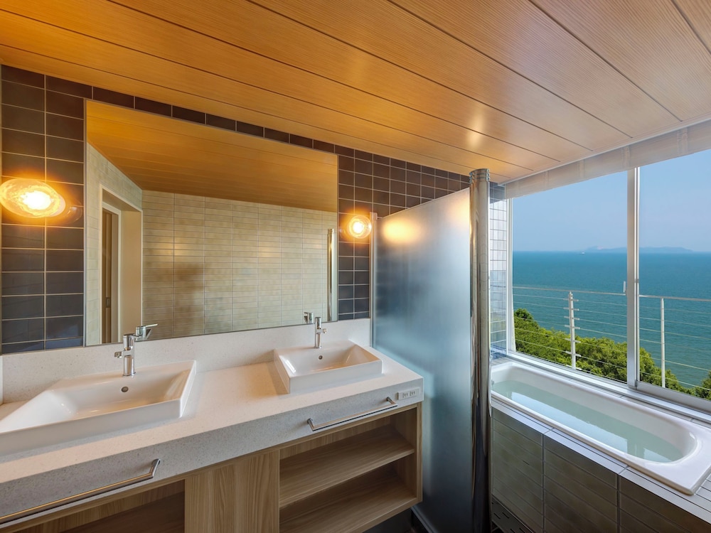 [オーシャンビュー] デラックスルーム（ビューバス付）（4名定員) 禁煙 客室2 | 亀の井ホテル 赤穂