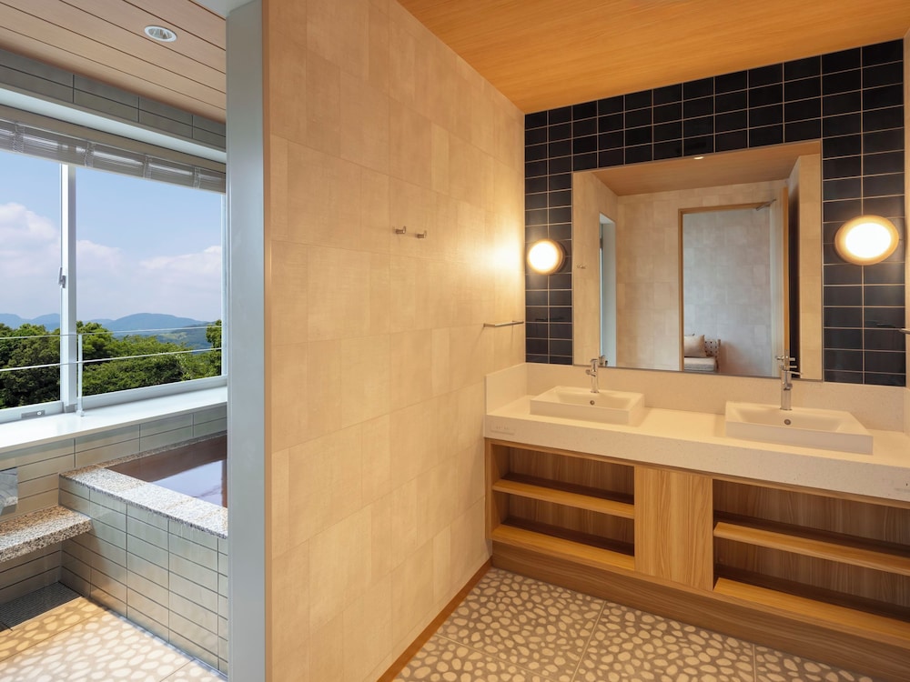 プレミアムルーム（温泉半露天風呂付）禁煙 バスルーム0 | 亀の井ホテル 赤穂