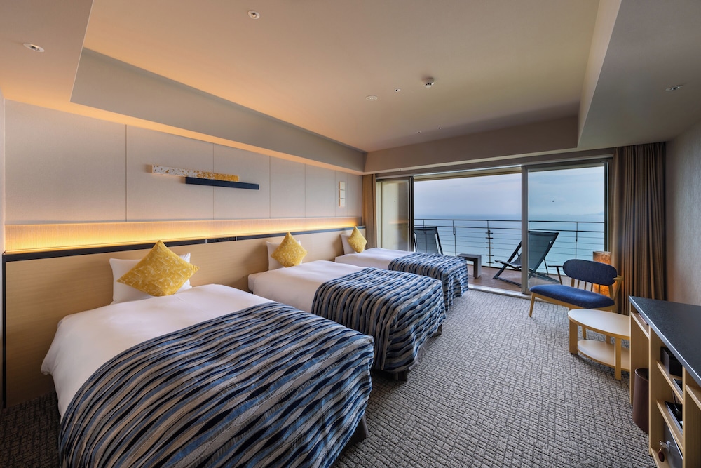 [オーシャンビュー] 最上階スーペリアツイン（ウッドデッキ・シャワーブース付）禁煙 | 亀の井ホテル 赤穂