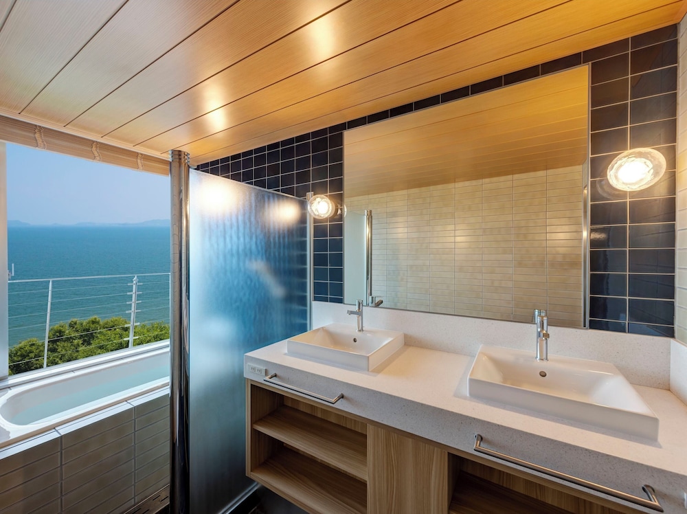 [オーシャンビュー] デラックスルーム（ビューバス付）（5名定員）禁煙 客室2 | 亀の井ホテル 赤穂