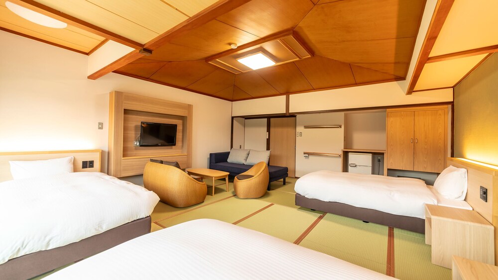 [禁煙]スーペリア和ベッド トリプル内風呂なし(川側) 客室1 | 大江戸温泉物語Premium きのさき