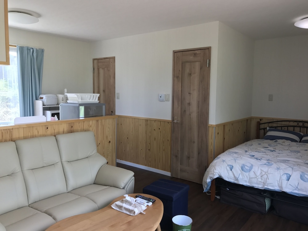 コテージ リビングルーム0 | 備瀬ハウス