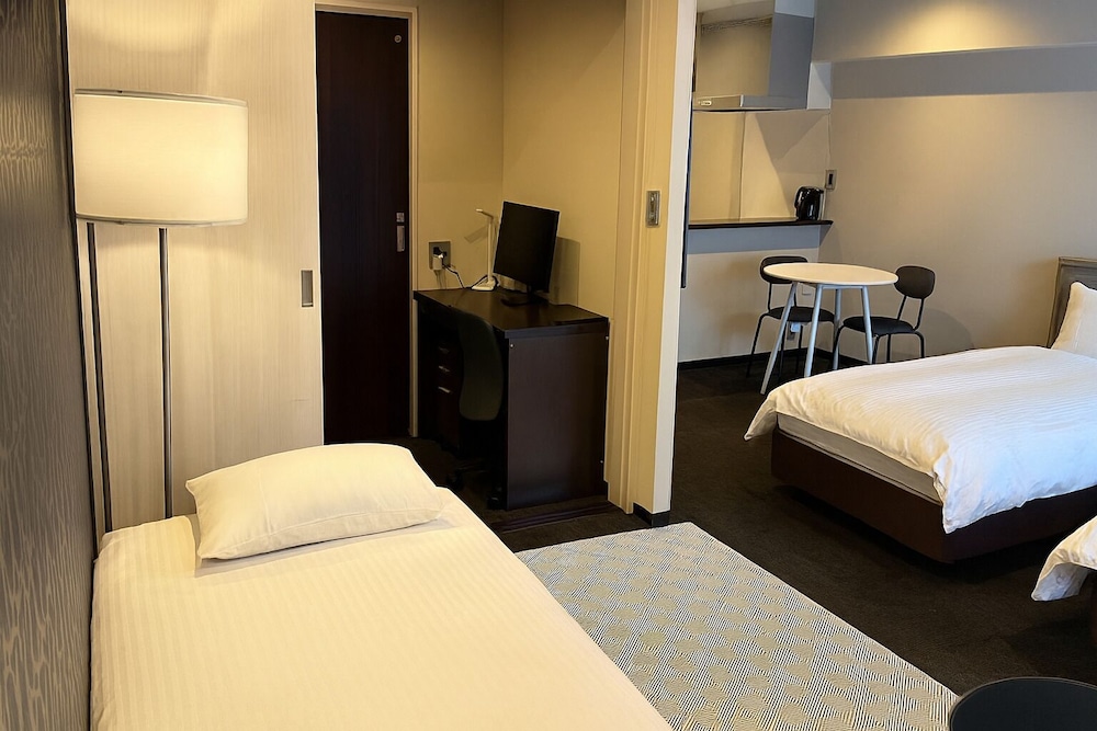 Superior Triple (Free check-in after 5pm) Non-Smoking 客室3 | INOVA Kanazawa