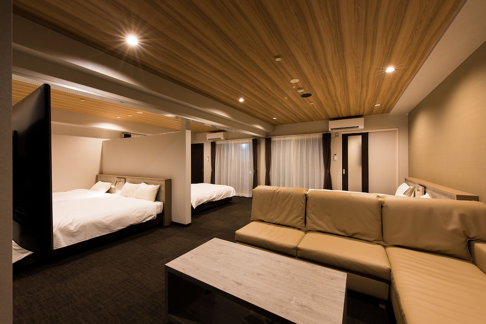 Presidential Room (Free check-in after 5pm) - Non-smoking リビング エリア2 | INOVA 金沢駅前ホテルsuite