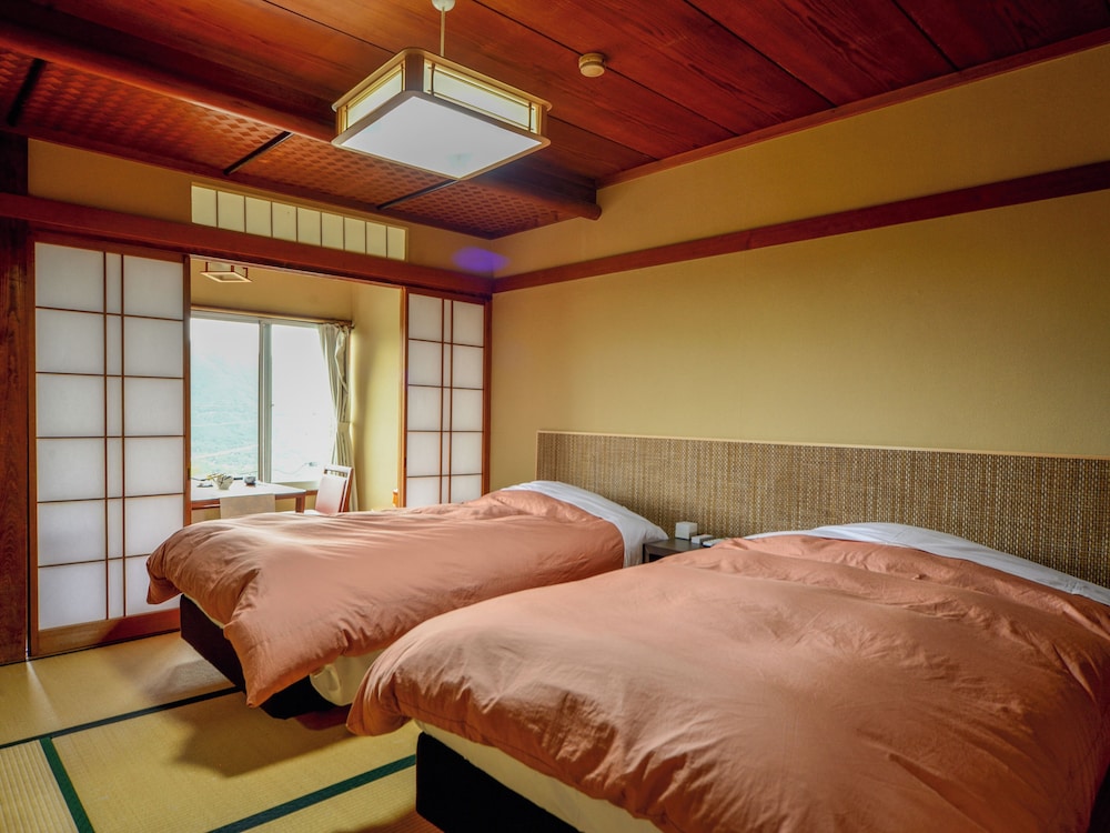 眺望のよい ツインベッド和洋室 6畳 禁煙 | 白湯の宿 山田家