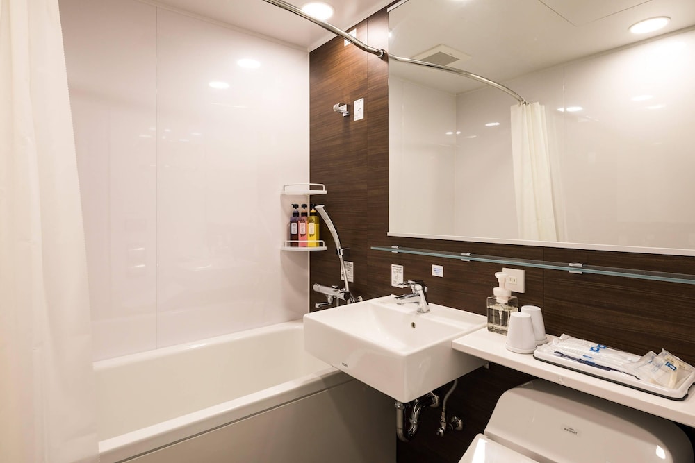 スタンダード ルーム ダブルベッド 1 台 禁煙 バスルーム0 | コンフォート ホテル 名古屋伏見