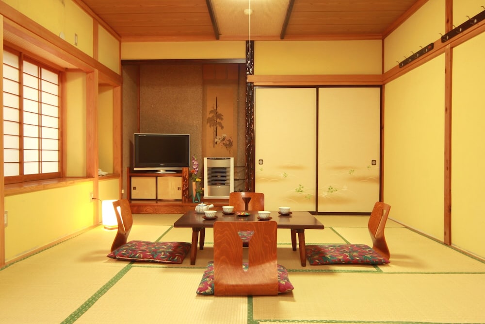 和室14畳 (バス・トイレ無し) 客室1 | 越後屋 旅館