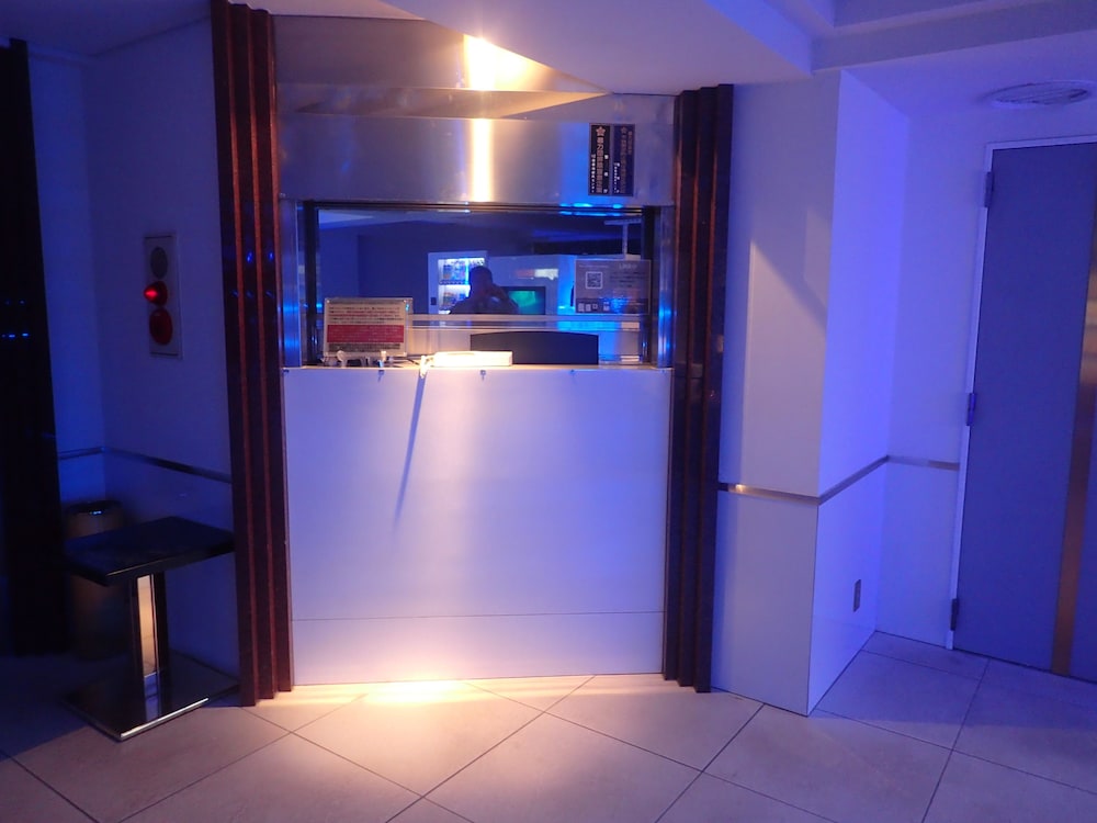 フロント1 | テラス M 横田ベース - 大人限定 フロント1 | テラス M 横田ベース - 大人限定