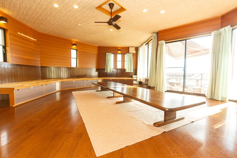 コテージ B | 夢見る河口湖コテージ戸沢センター