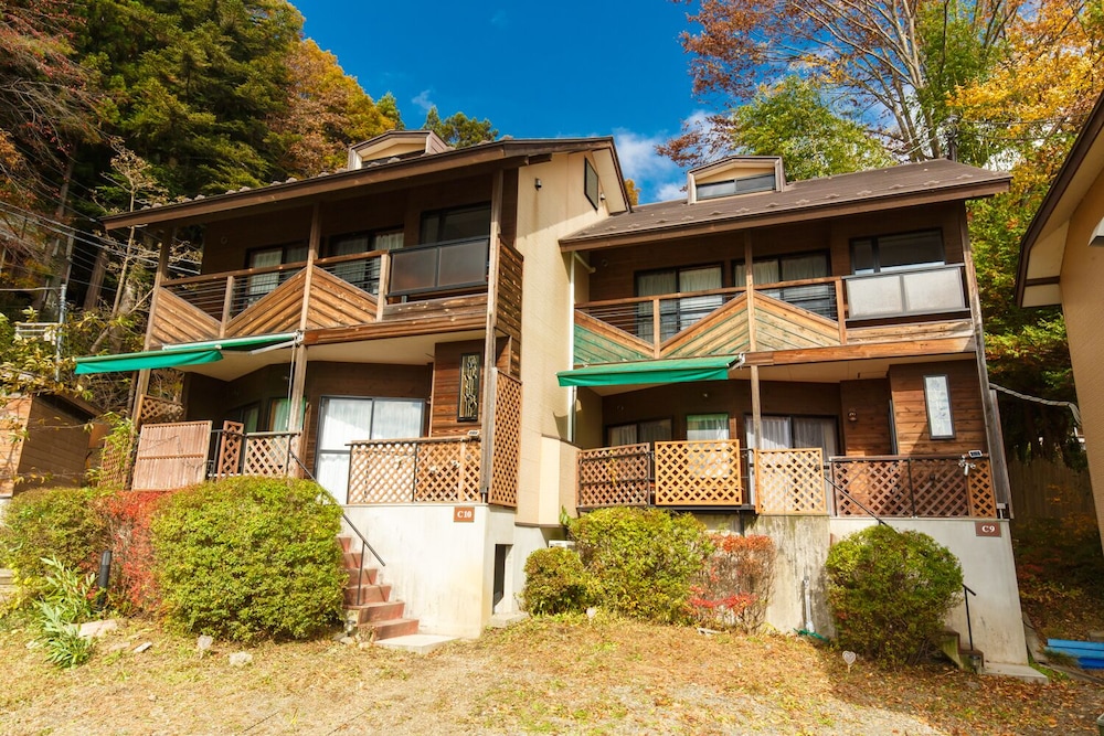 コテージ C | 夢見る河口湖コテージ戸沢センター