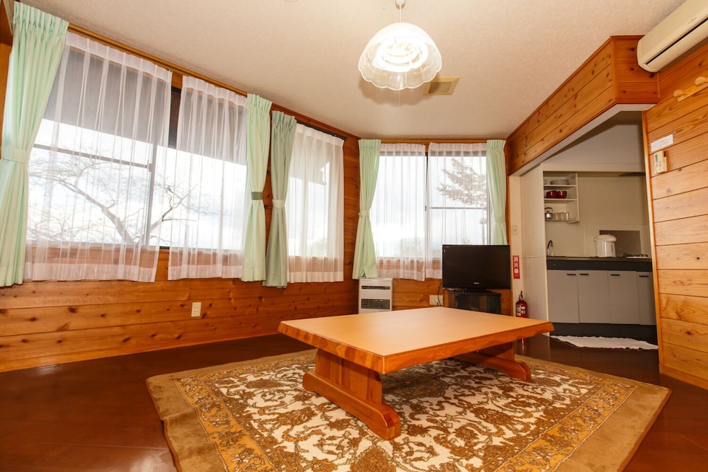 コテージ E | 夢見る河口湖コテージ戸沢センター