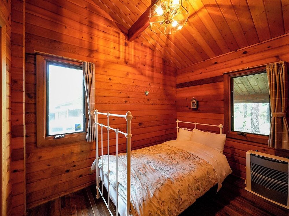 [貸切コテージ] おしゃれなログ調 -アン- 1-5名様 禁煙 客室2 | ルネス軽井沢