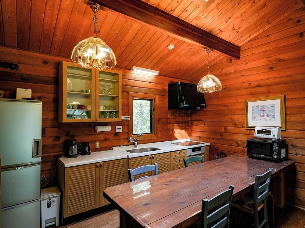 [貸切コテージ] おしゃれなログ調 -アン- 1-5名様 禁煙 客室内のダイニングエリア0 | ルネス軽井沢