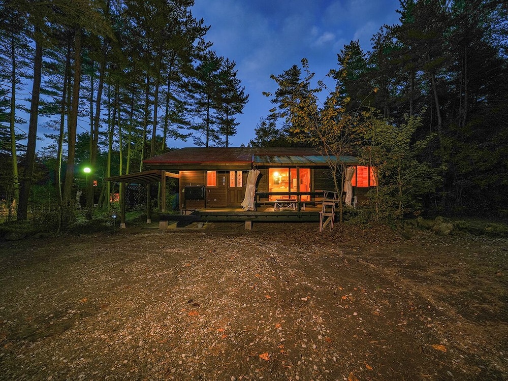 [貸切コテージ] おしゃれなログ調 -カール- 1-5名様 禁煙 部屋からの景観1 | ルネス軽井沢