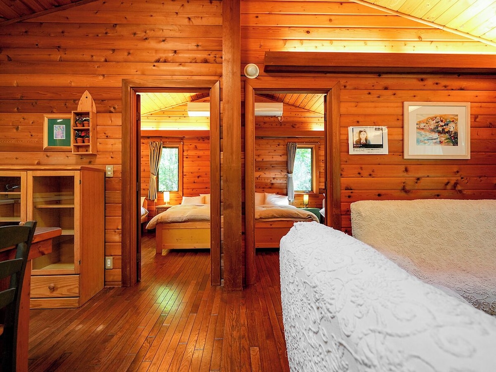 [貸切コテージ] おしゃれなログ調 -カール- 1-5名様 禁煙 リビング エリア1 | ルネス軽井沢