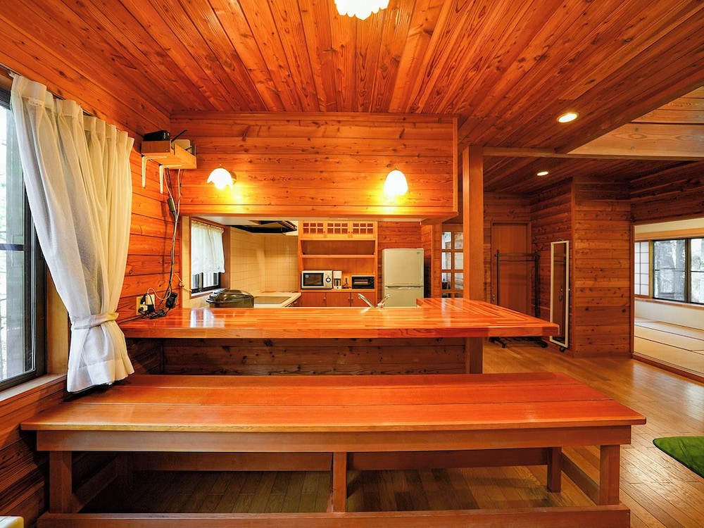 [貸切コテージ] キッチンが自慢 -アリエッティ- 1-6名様 禁煙 客室内のダイニングエリア0 | ルネス軽井沢