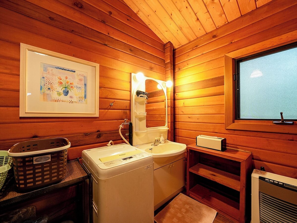 [貸切コテージ] おしゃれなログ調 -アン- 1-5名様 禁煙 バスルーム1 | ルネス軽井沢