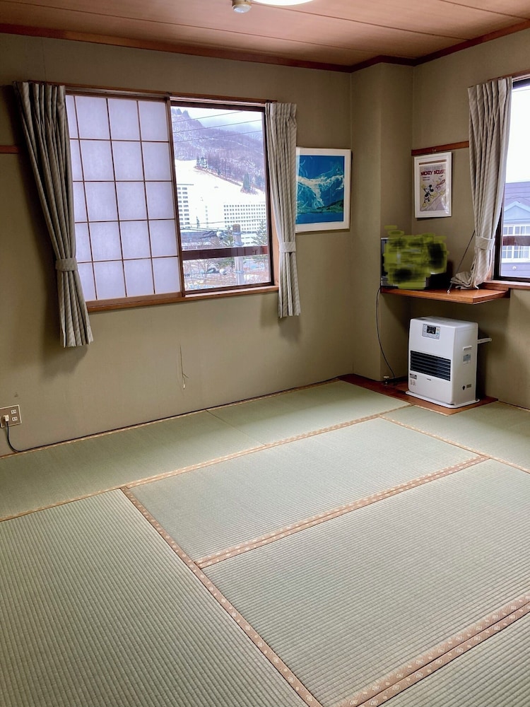 和室4人部屋 [最大6泊まで宿泊可能] | 王子ペンション苗場