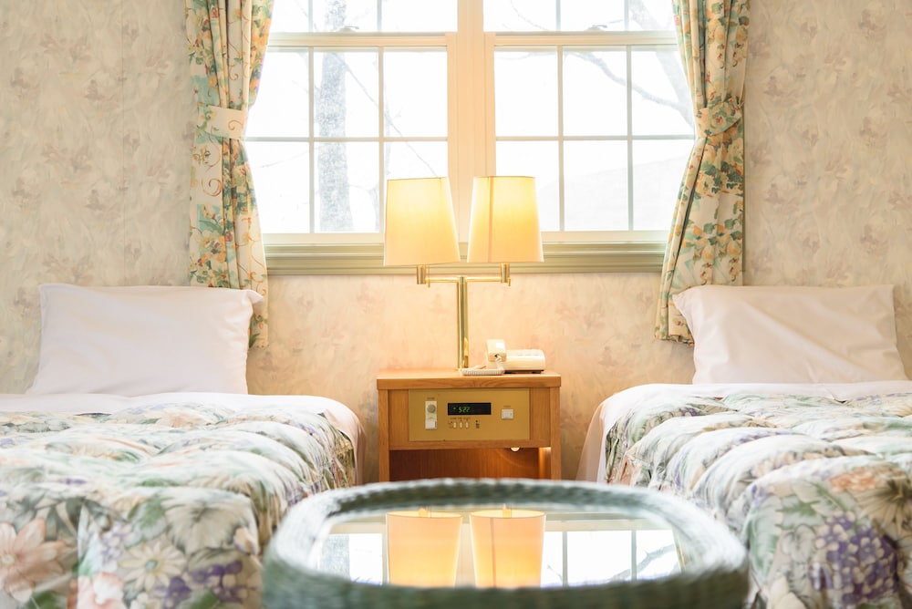 [第2別館] ツイン 客室1 | 久住高原 銀河のやどきのこ 2 世号