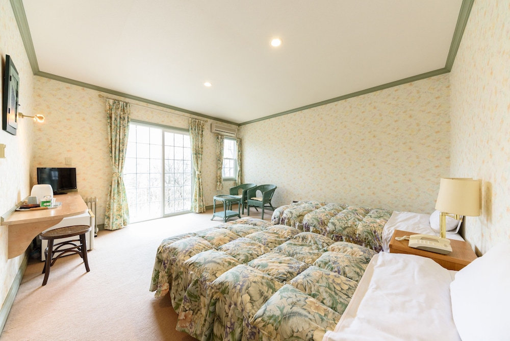 [第2別館] ツイン 客室2 | 久住高原 銀河のやどきのこ 2 世号