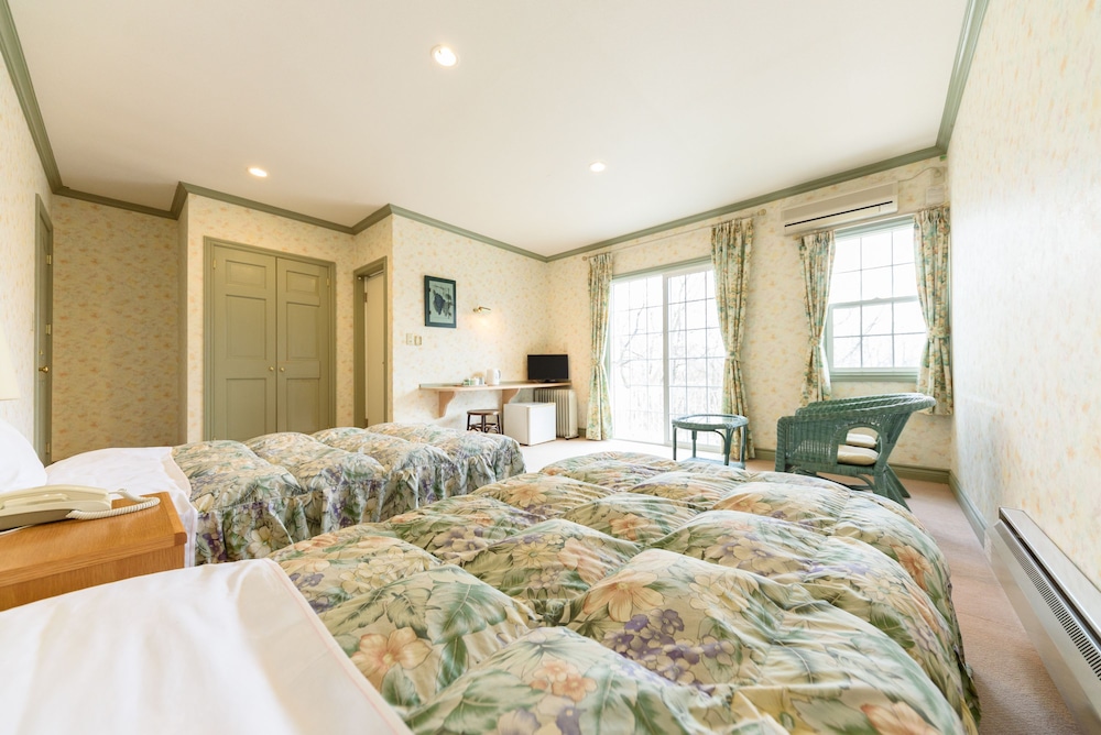 [第2別館] ツイン 客室4 | 久住高原 銀河のやどきのこ 2 世号