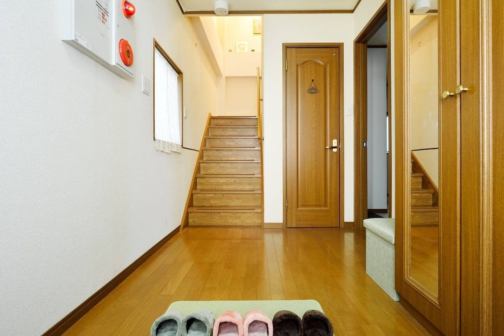 内部エントランス1 | 楽屋 内部エントランス1 | 楽屋