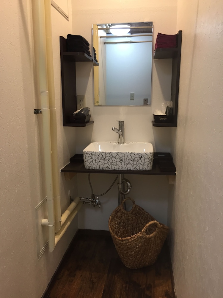 スタンダード ハウス 3 ベッドルーム 禁煙 バスルームのシンク1 | クールレジデンス 小樽