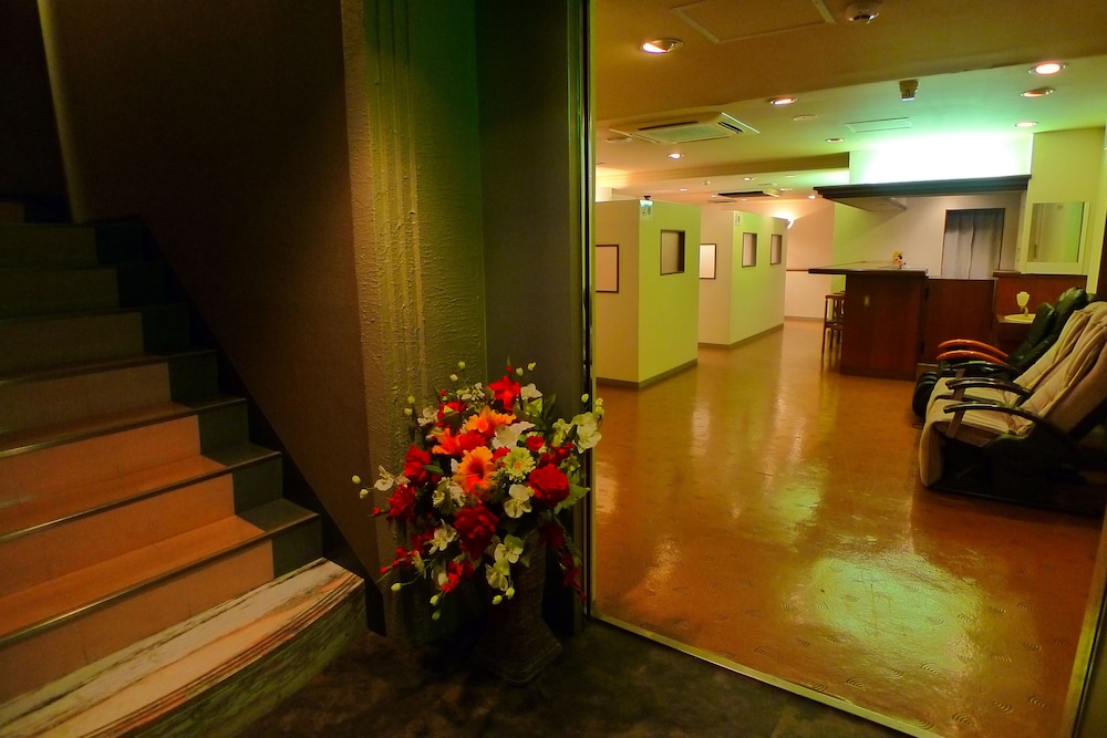 ロビーラウンジ1 | ゴルフⅢ厚木 - アダルトオンリー