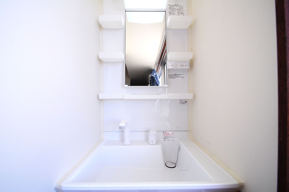 和室20畳 バスルームのシンク0 | ホテル海邦石垣島