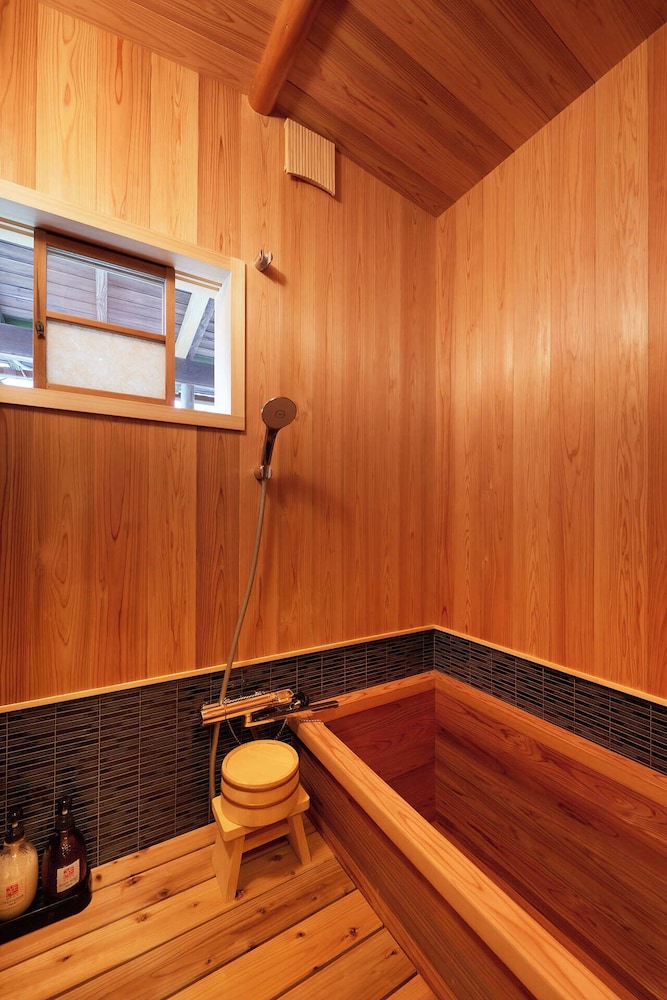 離れ和室8畳+次の間 禁煙 バスルーム1 | 割烹旅館 琴水