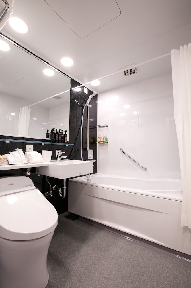 ダブルルーム バスルーム0 | 京都かまんざホテル