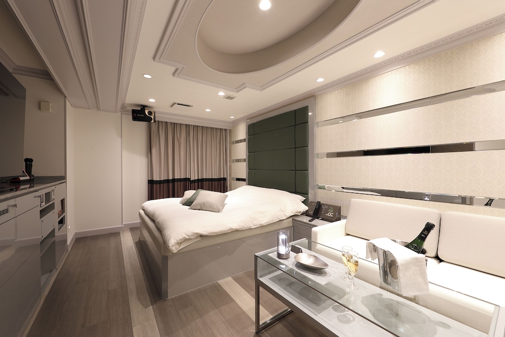 ダブルルーム 専用バスルーム付 禁煙 客室1 | ホテルバレンタイン知立店 - 大人限定