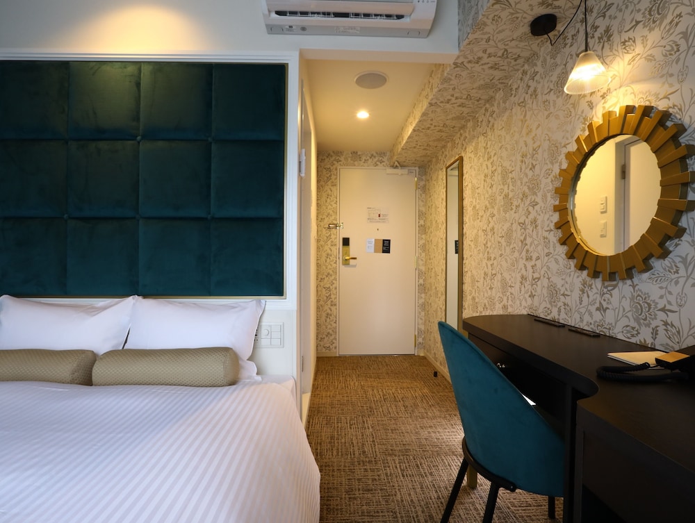 【禁煙】ダブルルーム/ベッド幅140cm×1台/2名まで/13㎡ 客室2 | ホテルウィングインターナショナルセレクト大阪梅田