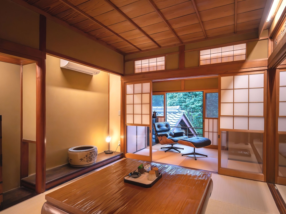 トラディショナル 4 人部屋 | 町家ホテルおやど baison