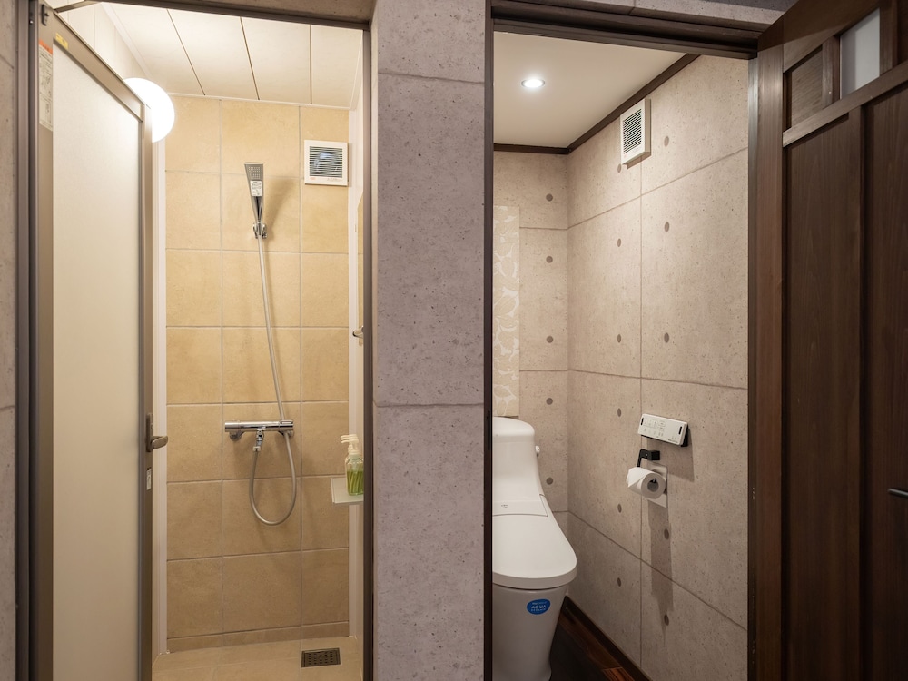 ツインルーム バスルーム0 | 町家ホテルおやど baison