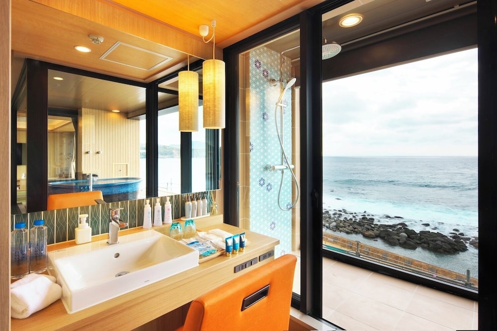 ラグジュアリー ルーム 客室2 | 石花海