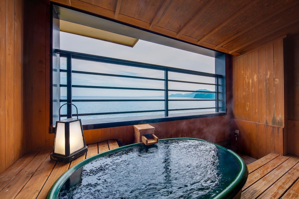 Japanese-style Room with Open-air Bath | 石花海