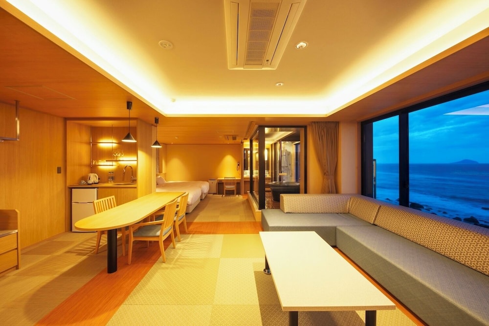 ラグジュアリー ルーム 客室1 | 石花海