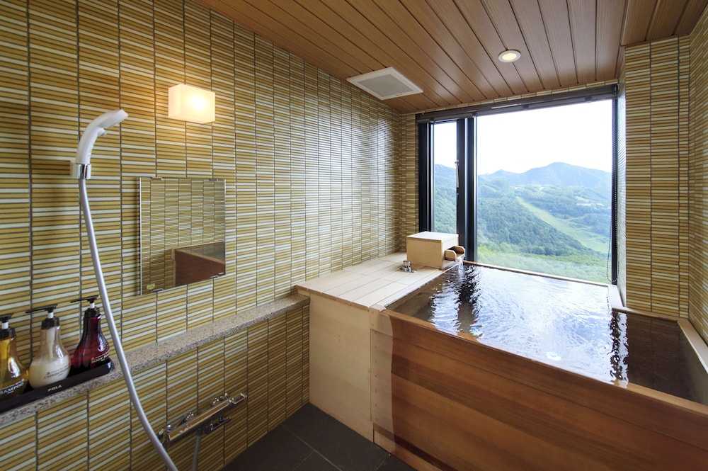 デラックス ツインルーム 露天風呂付 青峰 バスルーム0 | ホテル東館