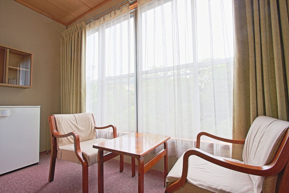 和室10畳 専用バス・トイレ付 喫煙可 リビング エリア0 | 本陣の宿 柳の湯