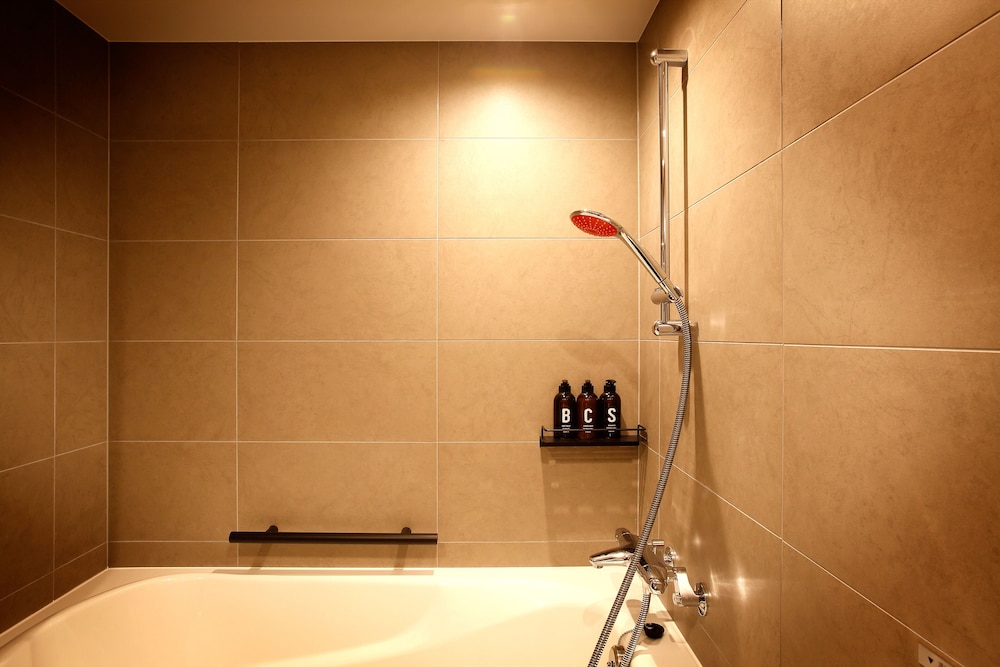 【禁煙】スーペリアツイン（公園側　2～4階） バスルーム1 | 川崎キングスカイフロント東急 REI ホテル