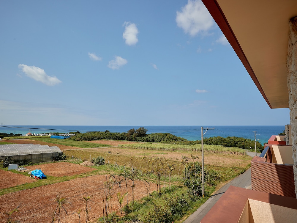 和洋室42平米、禁煙 [1階～3階] ビーチ / オーシャン ビュー0 | ホテル　むら咲むら