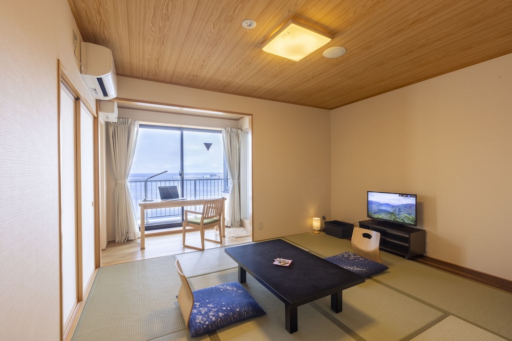 最上階 オーシャンビュー［和室８畳] 【禁煙】 バス・トイレ付 | 大船渡温泉