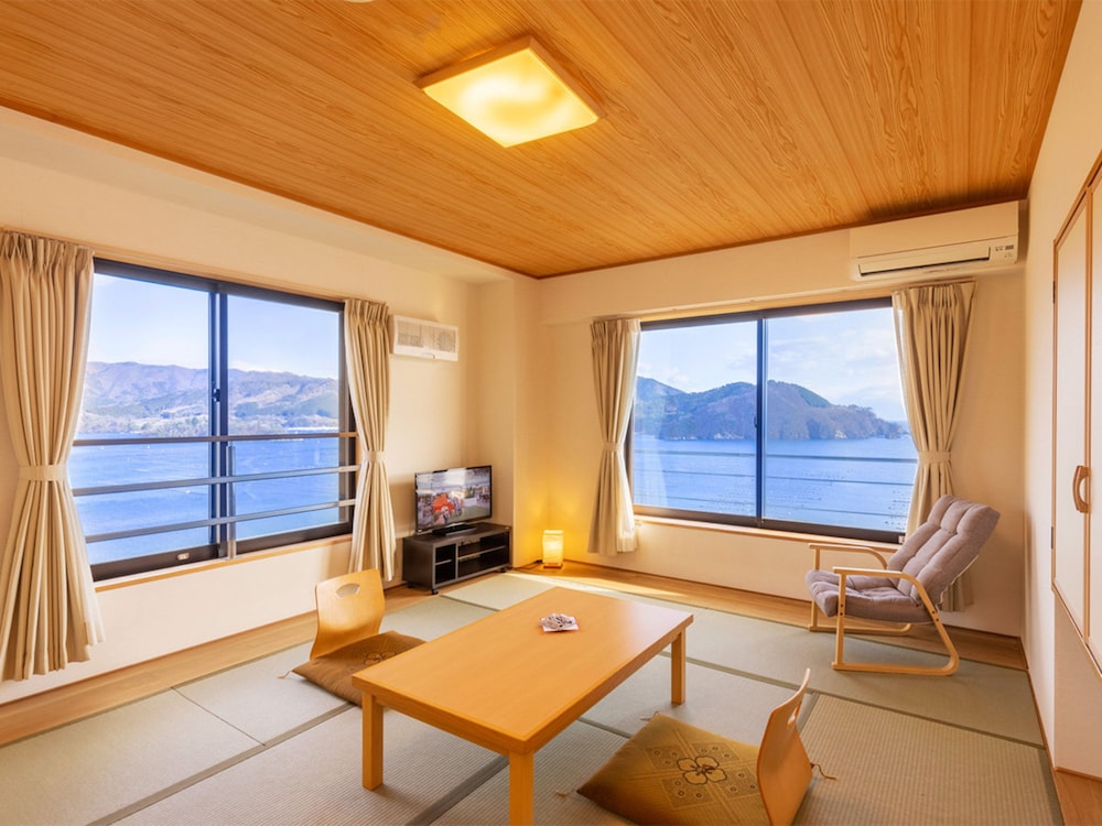 角部屋 オーシャンビュー［和室10畳］【禁煙】 トイレ付・共用バス | 大船渡温泉