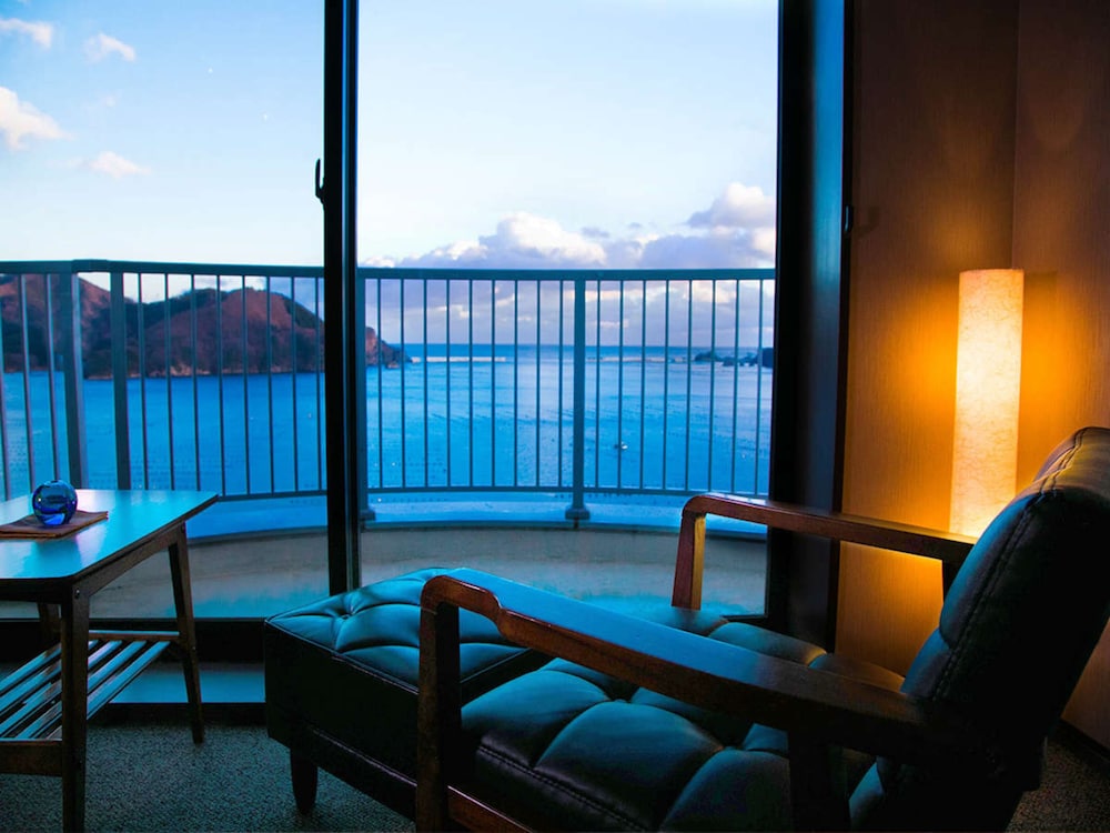 最上階 オーシャンビュー［和室８畳] 【禁煙】 バス・トイレ付 客室3 | 大船渡温泉