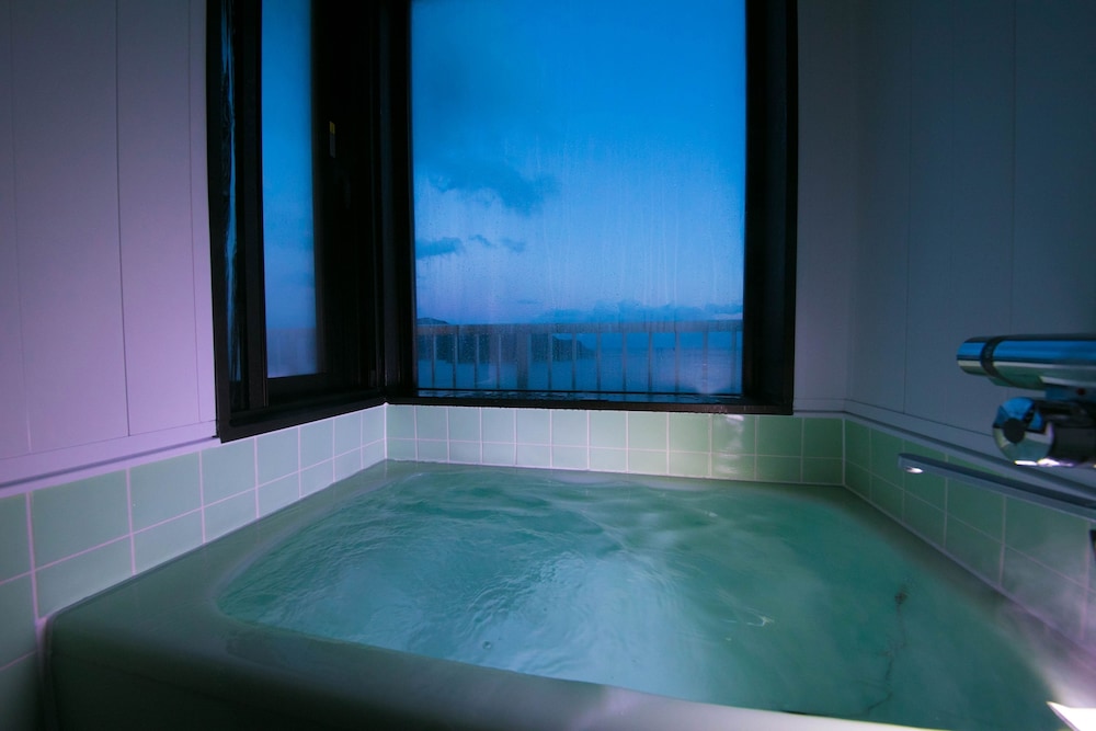 最上階 オーシャンビュー［和室８畳] 【禁煙】 バス・トイレ付 バスルーム0 | 大船渡温泉