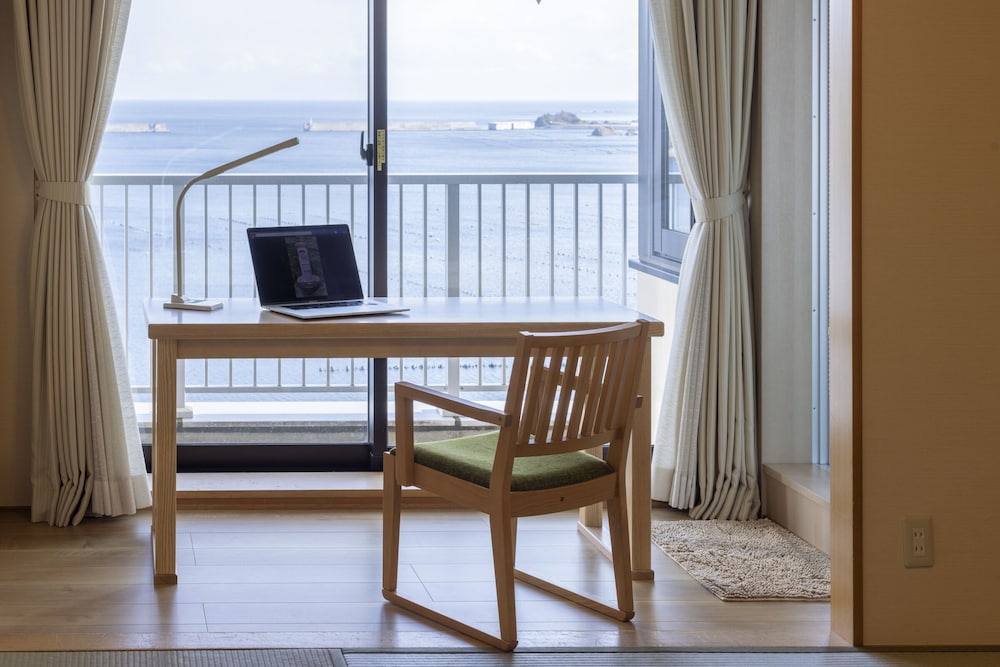 最上階 オーシャンビュー［和室８畳] 【禁煙】 バス・トイレ付 客室4 | 大船渡温泉