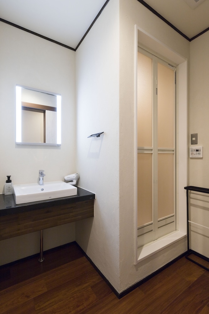 スタンダード トリプルルーム 禁煙 バスルーム1 | 有馬小宿 八多屋