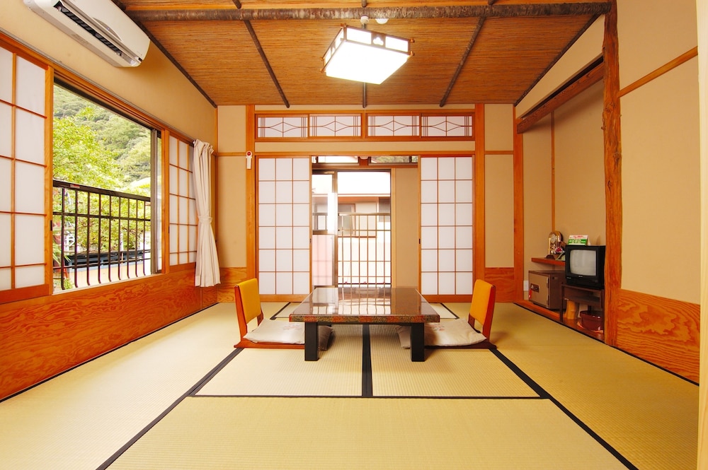 和室 8畳 客室2 | 山荘なぎさ