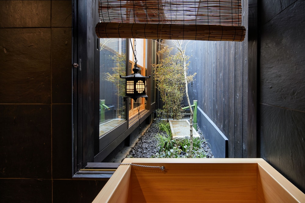半露天檜風呂付き客室 バスルーム0 | 京都漆楼わかさや